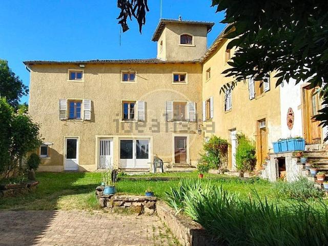 Maison, Bessenay