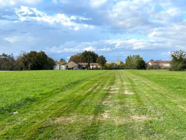 MAISON BIGOURDANE AVEC PISTE ULM