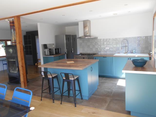 Maison Bioclimatique de 150 m2 habitables, meublée, de 4 chambres sur un terrain de 1315 m2