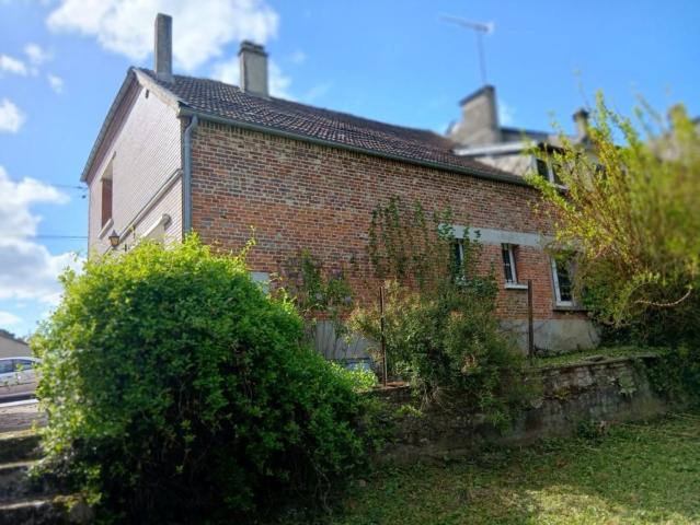 Maison, Brunehamel
