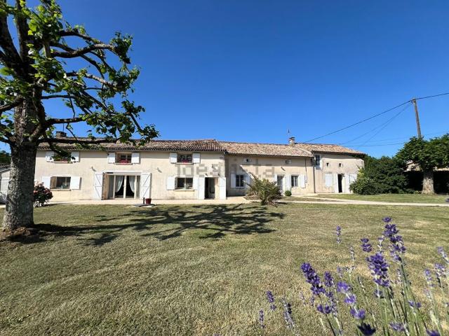 Maison, Brux