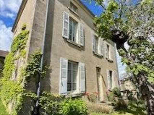 Maison brionnaise à rénover, 130 m2 habitables, 6200 m2 de t. 130m² Ligny en Brionnais