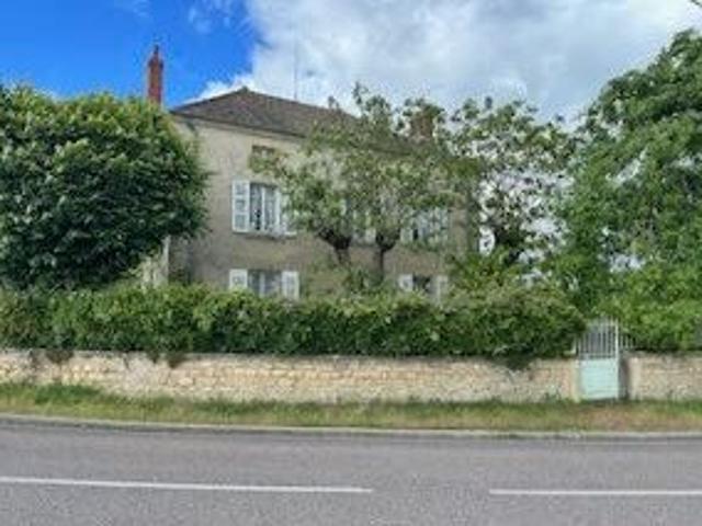 Maison brionnaise à rénover, 130 m2 habitables, 6200 m2 de t. 130m² Ligny en Brionnais