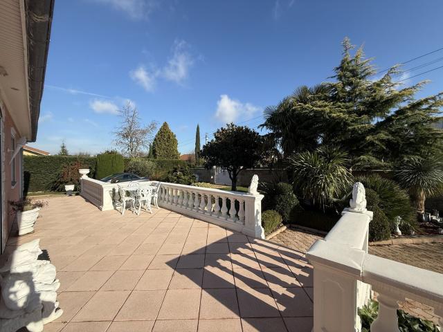 Maison, Brindas