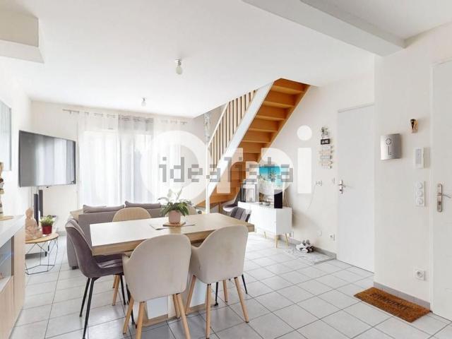 Maison, Bron