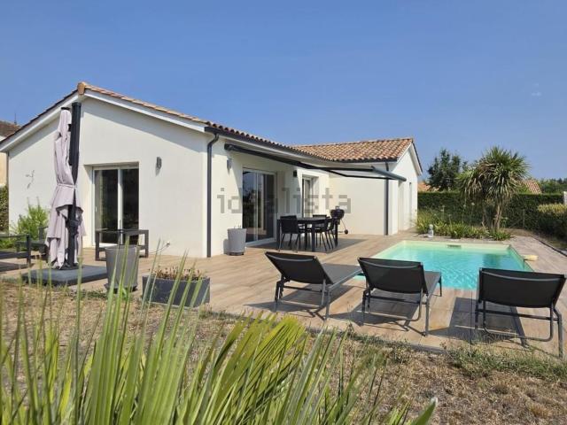 Maison, Budos