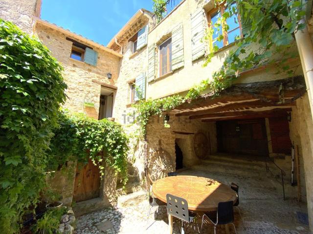 Maison, Buis les Baronnies
