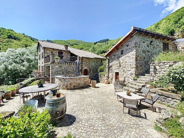 Maison, Burzet