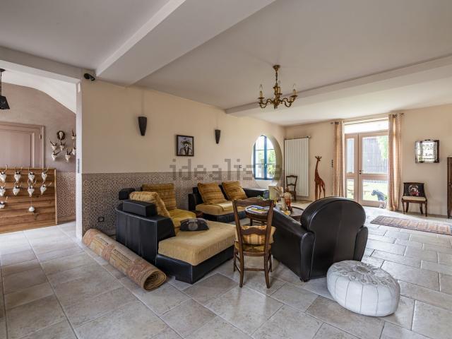 Maison, Bussiares