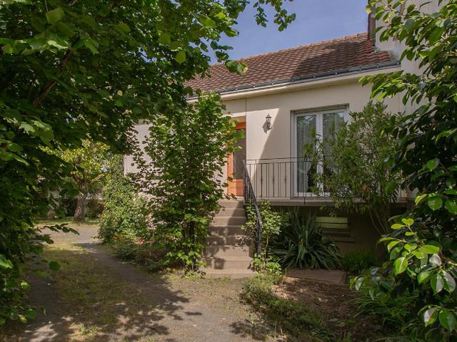 Maison Gorges 6 P. 4 Chs. 128,7 M². T 1034 M². 2 garages. Sous sol