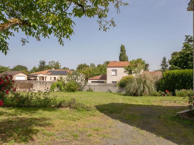Maison Gorges 6 P. 4 Chs. 128,7 M². T 1034 M². 2 garages. Sous sol