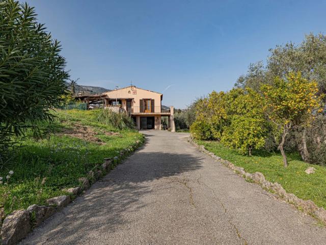 Maison, Gattières