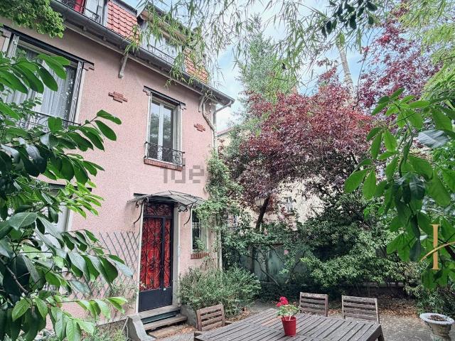 Maison, Gambetta, Paris