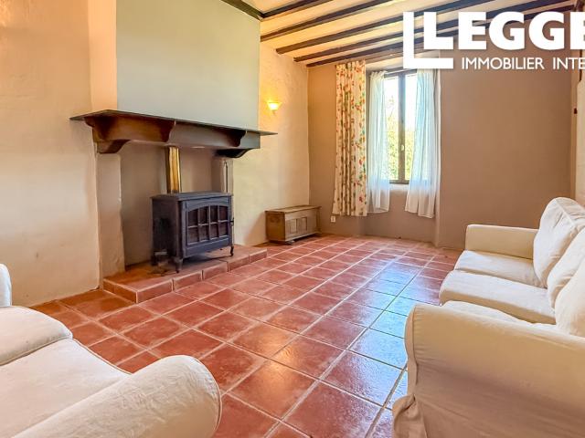 Maison Gascon avec vue sur la campagne, toiture neuve, jardin, terrasses et environnement paisible et campagne
