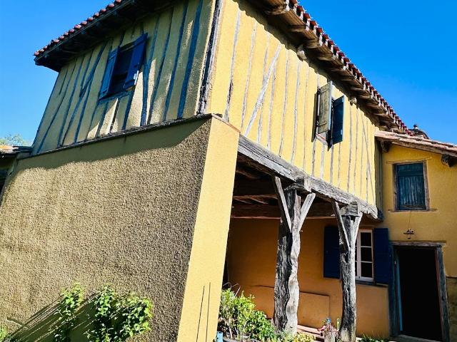 Maison gasconne avec pigeonnier et ses dépendances sur + de. 204m² Gimont