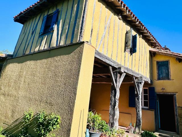 Maison gasconne avec pigeonnier et ses dépendances sur + de 6000 m2