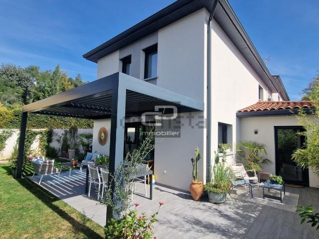 Maison, Genay