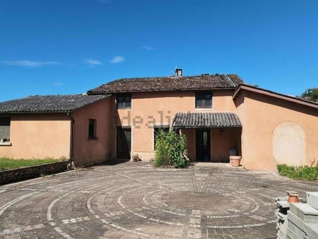 Maison, Genay