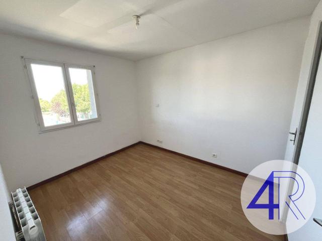 MAISON GENOUILLEUX avec cour 650 euros