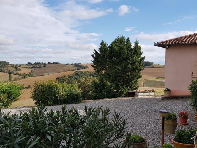 Corps de ferme plain pied dépendances Vue dominante sur. 128m² Lombez