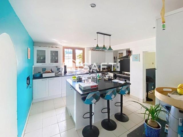 Maison + gîte, 7 chs, terrain de 11 820 m², Lassay les Châteaux
