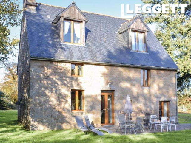 Maison, gite plus grandes dépendance. Situé pres de Lac Dathée. 3 hectares