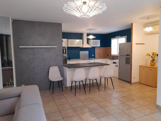Maison Gigean 4 pièce s meublée