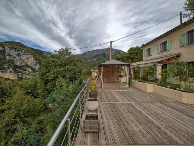 Maison, Gilette