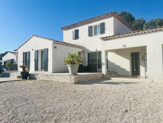 Maison, Ginasservis