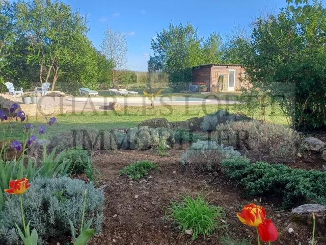 Maison, grange et piscine sur 8 ha 161m² Puy l'Evêque