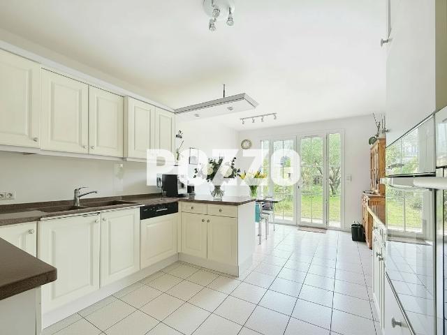 Maison Granville 9 pièce s 254 m2