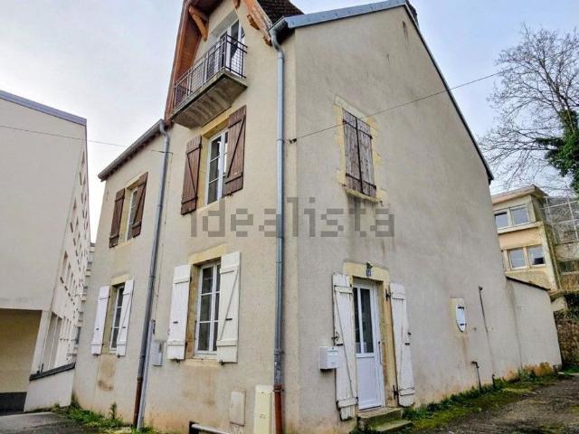 Maison, Gray
