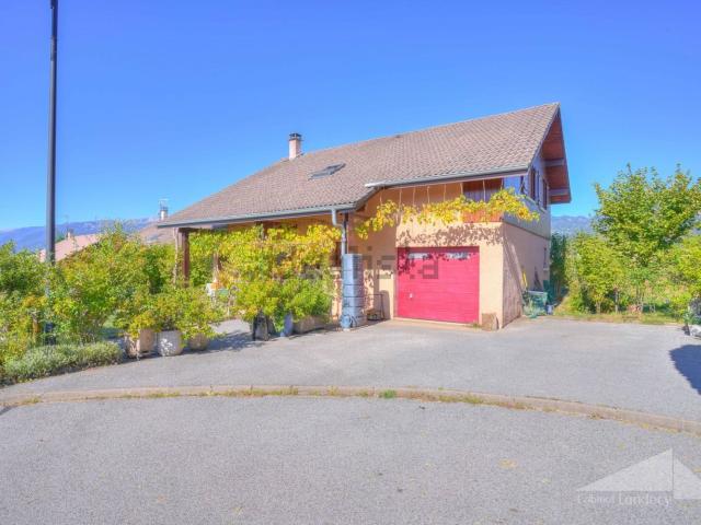 Maison, Grilly