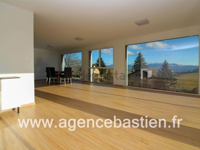 Maison, Grilly
