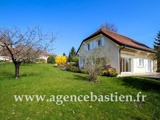 Maison, Grilly