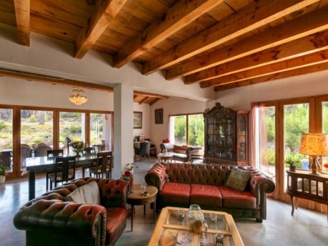 Maison d’un étage avec piscine chauffée et vue 223m² Thézan des Corbières