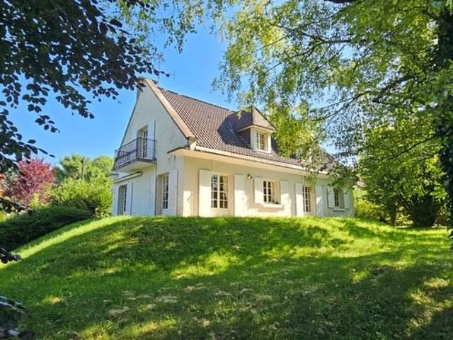 Maison d’Architecte avec grand jardin et sous sol complet M. 175m² Arbois
