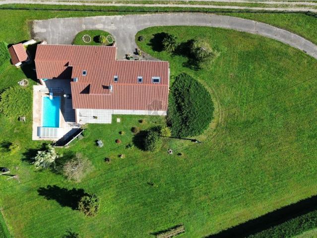 Sur les contreforts du Pilat Maison d’architecte de 222 m2 au cœur d’un environnement naturel préservé