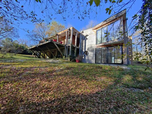 Maison d’Architecte en Bois de 210m² sur Parc Arboré de 3 060 m²