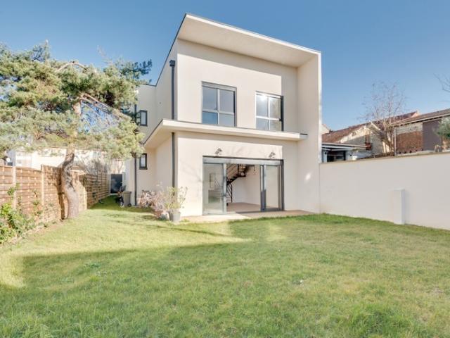 MAISON D’ARCHITECTE 220 M2 5 CHAMBRES LUMINEUSE TERRASSE PANORAMIQUE 40 M2 – JARDIN 310 m2 GARAGE