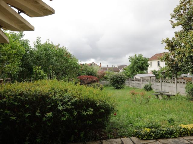 Maison d’architecte, 4 chambres, dans quartier calme et proc. 198m² Limoges
