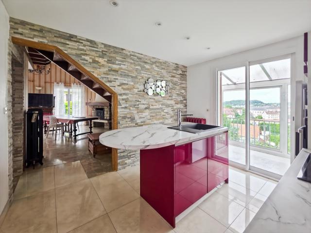 Maison d’architecte 7 pièces – 125 m² – Vue panoramique – Hauteurs de Lons le Saunier