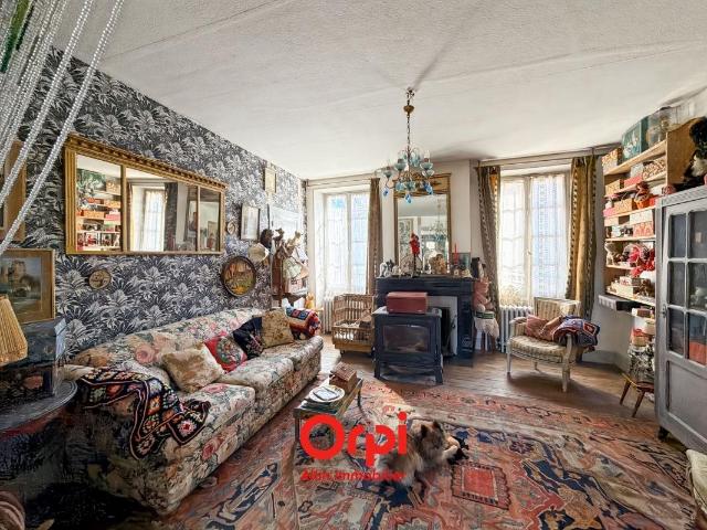Maison d’artiste au cœur d’Hérisson – charme, dépendances et. 244m² Hérisson