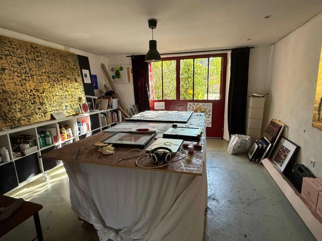 Maison d’artiste pleine de charme caché, dans un beau village vi