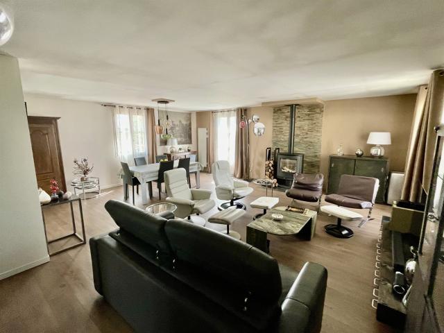 Maison d’exception avec piscine couverte sur les hauteurs de. 113m² Semur en Brionnais