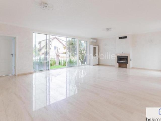 MAISON D’EXCEPTION DE 210M2 HABITABLES!