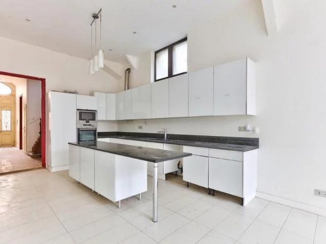 Maison d’exception de 8 pièces dans paris 20ème
