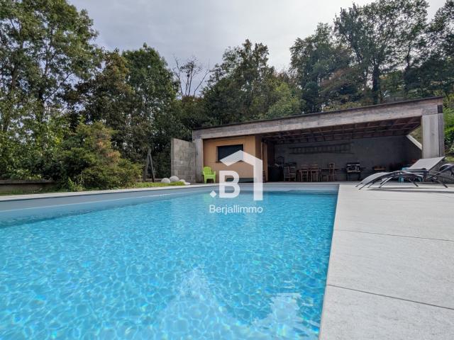 Maison d’exception en ossature bois de 190m2 sur un terrain de 3560m2 Nivolas Vermelle 38300