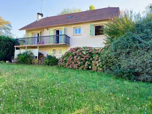 Maison d’habitation avec garage située sur la commune d’Ussac