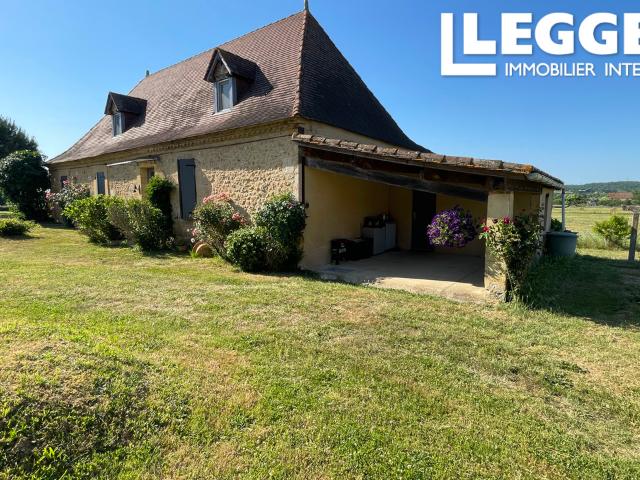 Maison d’habitation avec gîte, pool house, deux ateliers et deux séchoirs à tabac